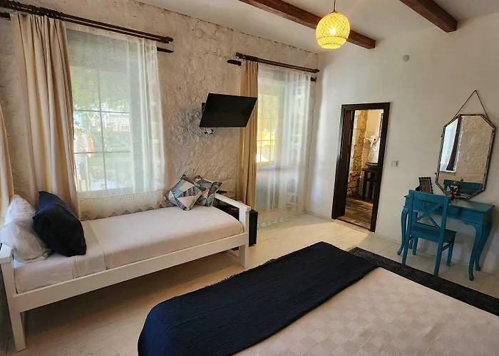 Kapela Tas Alacati Çeşme